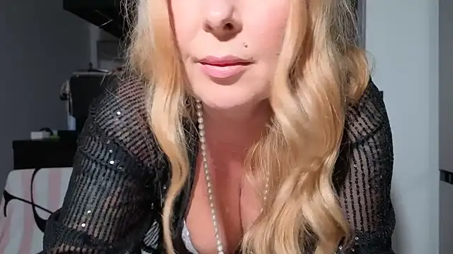 Snapshot of TammyJeann chatting on November 9, 2025, 6:06 pm TammyJeann online show from November 9, 2025, 6:06 pm