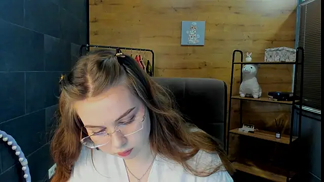 KellyyPalmer online show from July 16, 2026, 8:53 am