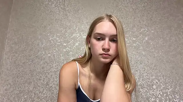 blondegirl2026 online show from July 6, 2026, 6:10 pm