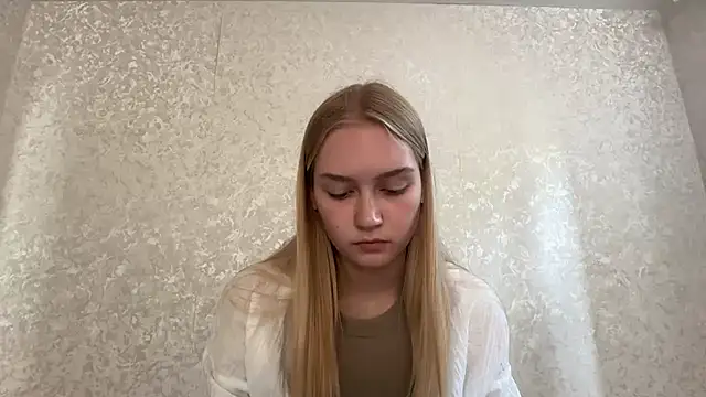 blondegirl2026 online show from July 7, 2026, 9:02 am
