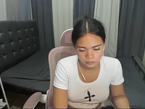 Snapshot of Seductive_rein chatting on July 2, 2026, 8:59 pm Seductive rein online show from July 2, 2026, 8:59 pm