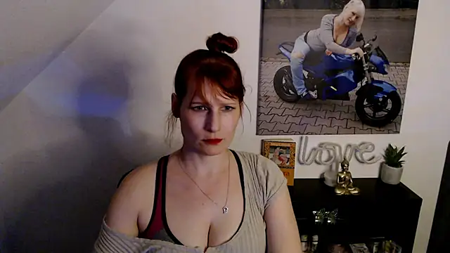 GileraBabe online show from July 9, 2026, 6:45 pm