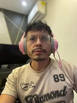 andrewlopezz online show from July 7, 2026, 8:35 pm