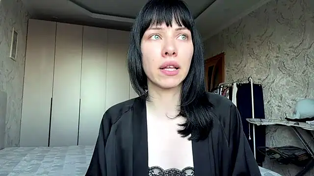 DomenicaLowe online show from July 7, 2026, 3:27 pm