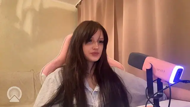 YunaVelour online show from July 8, 2026, 1:26 pm