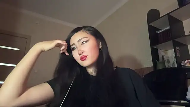Snapshot of QueenOfCute chatting on July 10, 2026, 12:30 pm QueenOfCute online show from July 10, 2026, 12:30 pm