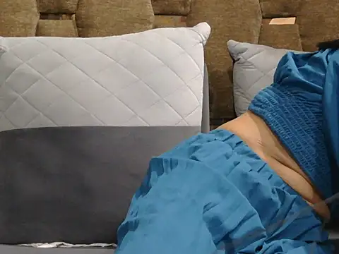 Snapshot of DesiQueenLive chatting on July 6, 2026, 8:00 pm DesiQueenLive online show from July 6, 2026, 8:00 pm