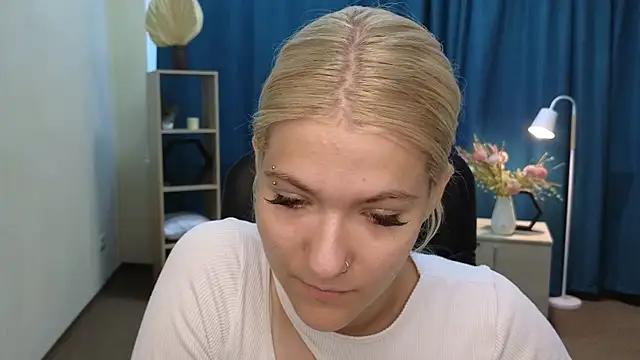 CammyYoula online show from July 10, 2026, 4:06 am
