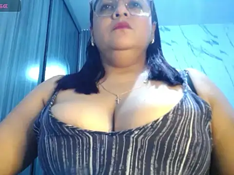 Snapshot of PaholaBigtits chatting on July 9, 2026, 7:51 pm PaholaBigtits online show from July 9, 2026, 7:51 pm