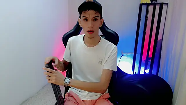 YorYo hot online show from July 10, 2026, 1:25 pm