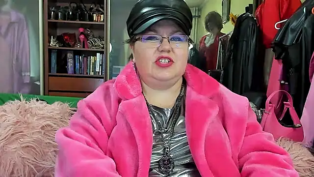 Snapshot of KaryQueen chatting on December 4, 2024, 5:11 pm KaryQueen online show from December 4, 2024, 5:11 pm