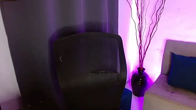 lispetite online show from April 18, 2026, 6:06 am