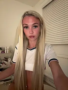 Snapshot of summerblue_ chatting on July 11, 2026, 10:11 pm summerblue online show from July 11, 2026, 10:11 pm