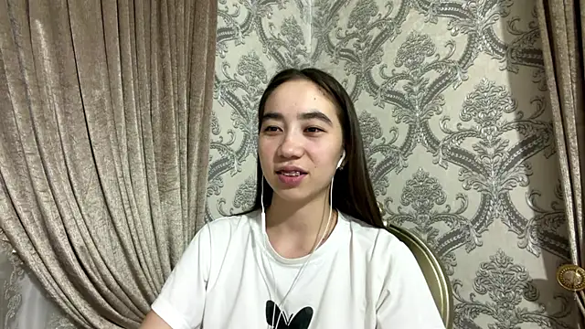Snapshot of cocoSharms chatting on July 19, 2026, 3:05 pm cocoSharms online show from July 19, 2026, 3:05 pm