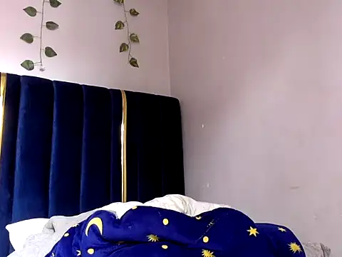 Snapshot of Pretty_lilliar chatting on July 18, 2026, 8:29 am Pretty lilliar online show from July 18, 2026, 8:29 am