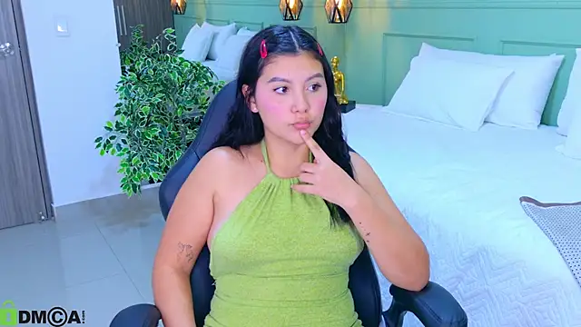 EMILIIA  LUXE   online show from July 14, 2026, 7:41 pm