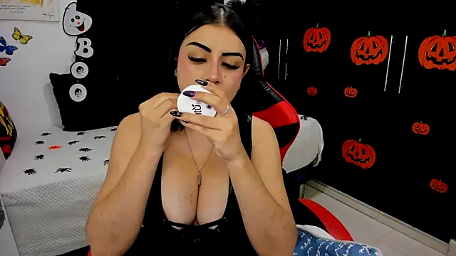 lucy007  online show from October 31, 2025, 2:23 am