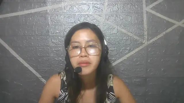 RaquelLeibfried online show from July 17, 2026, 1:23 am