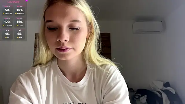 Snapshot of CarmellaCerra chatting on July 18, 2026, 10:52 am CarmellaCerra online show from July 18, 2026, 10:52 am