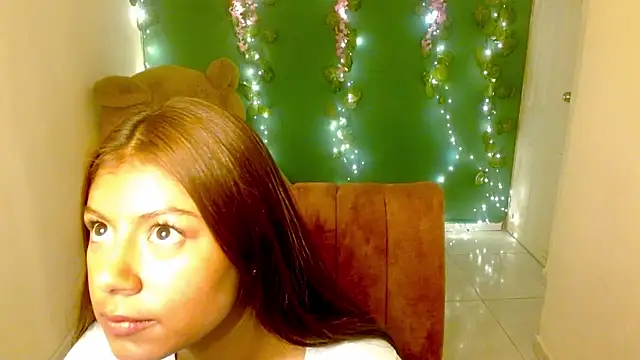 Snapshot of renata5558 chatting on July 18, 2026, 1:37 pm renata5558 online show from July 18, 2026, 1:37 pm