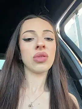 Snapshot of MoonLinaa chatting on July 19, 2026, 1:59 pm MoonLinaa online show from July 19, 2026, 1:59 pm