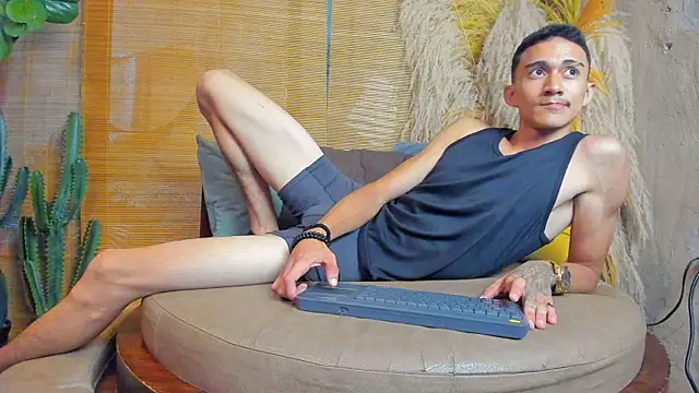 Snapshot of DemondSalvatore chatting on July 19, 2026, 7:28 pm DemondSalvatore online show from July 19, 2026, 7:28 pm