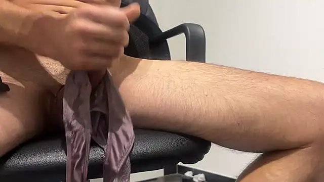 Snapshot of swissboy22 chatting on October 21, 2025, 8:15 am swissboy22 online show from October 21, 2025, 8:15 am