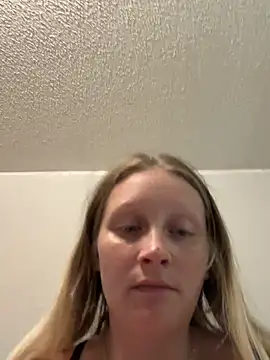 Lipsofanangelll online show from July 27, 2026, 6:48 pm