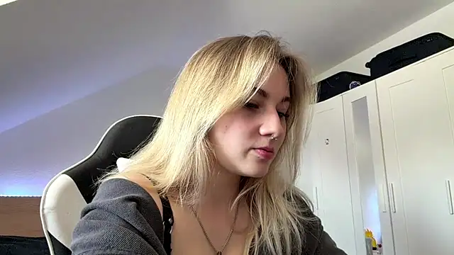 Snapshot of tutsiecutie chatting on July 24, 2026, 11:52 am tutsiecutie online show from July 24, 2026, 11:52 am