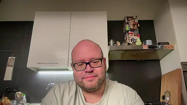 Snapshot of theitalianbear chatting on December 2, 2024, 2:20 am theitalianbear online show from December 2, 2024, 2:20 am