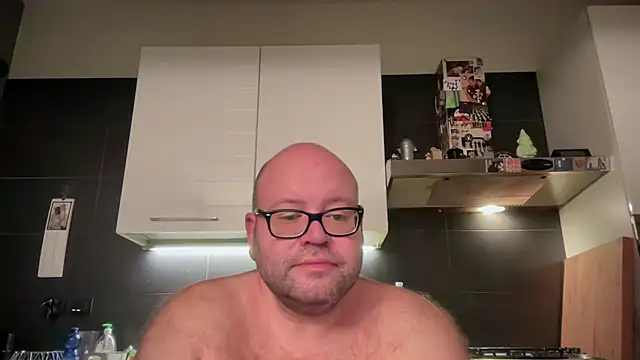 Snapshot of theitalianbear chatting on September 8, 2025, 10:31 pm theitalianbear online show from September 8, 2025, 10:31 pm