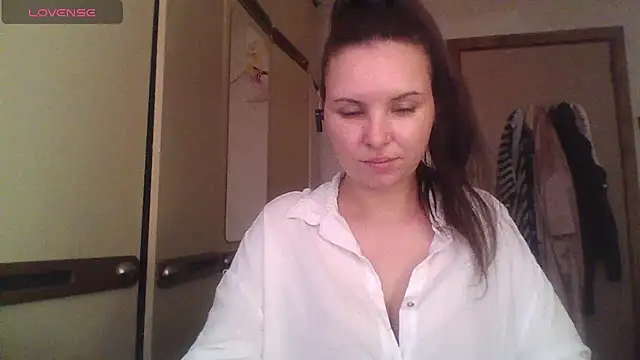 Alisa Milt online show from July 25, 2026, 3:53 pm