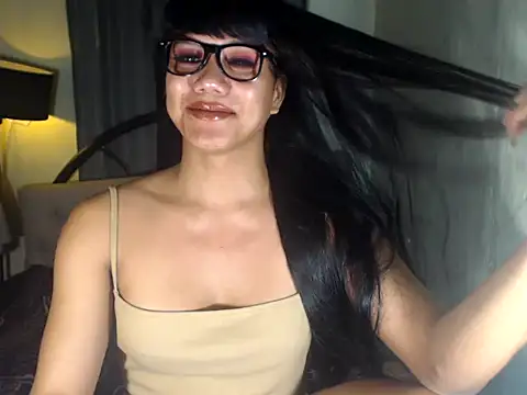 yourgoddesslatina online show from July 28, 2026, 3:21 pm