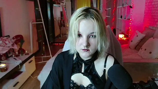 KitsuneYoru online show from July 30, 2026, 9:25 pm