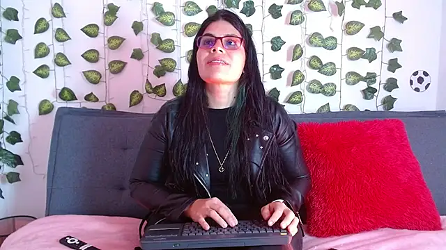isabella black1 online show from August 3, 2026, 10:24 pm