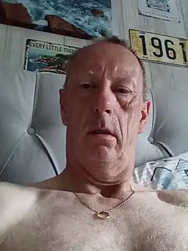 Snapshot of degsyjohn chatting on July 29, 2026, 6:22 am degsyjohn online show from July 29, 2026, 6:22 am