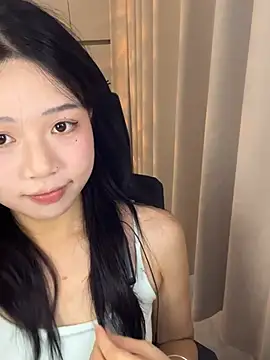 Snapshot of Sweet___ chatting on August 3, 2026, 1:49 pm Sweet online show from August 3, 2026, 1:49 pm