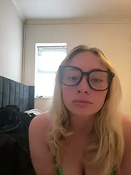 Larnsweet x online show from August 4, 2026, 5:37 pm