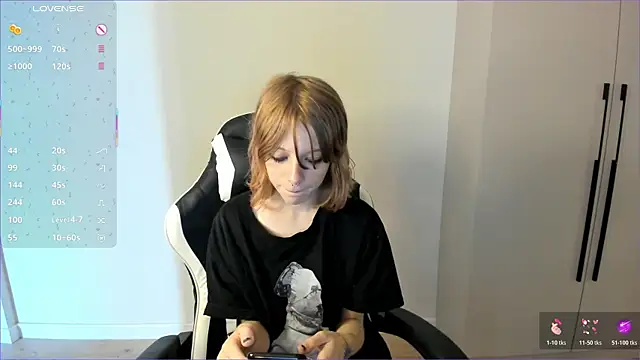 Snapshot of miss_mollysally chatting on August 8, 2026, 5:42 am miss mollysally online show from August 8, 2026, 5:42 am