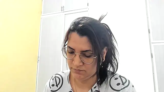 MARILYN GARCIA online show from March 18, 2025, 2:15 pm