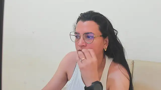 MARILYN GARCIA online show from March 8, 2026, 5:39 pm