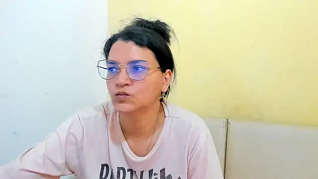 MARILYN GARCIA online show from April 10, 2026, 2:11 pm