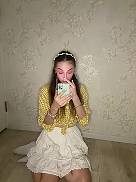 Shy Little Mia online show from August 7, 2026, 6:32 pm