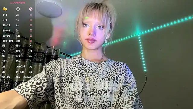 MichellFitzloff online show from August 6, 2026, 9:49 pm