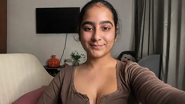 Gurpreet587 online show from August 6, 2026, 10:28 am