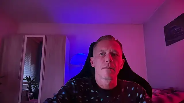 slaveboy2016xh online show from October 7, 2025, 10:29 pm