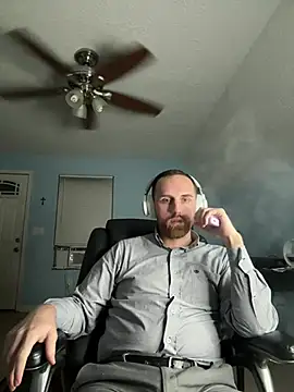 Snapshot of Drewsplayroom chatting on August 10, 2026, 1:31 am Drewsplayroom online show from August 10, 2026, 1:31 am