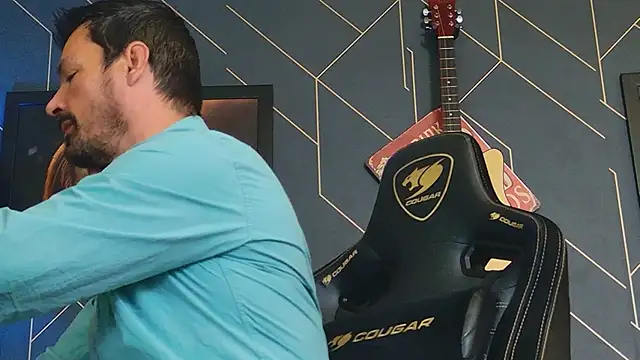 ChrisKox online show from October 3, 2025, 8:22 am