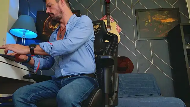 ChrisKox online show from October 22, 2025, 3:51 am