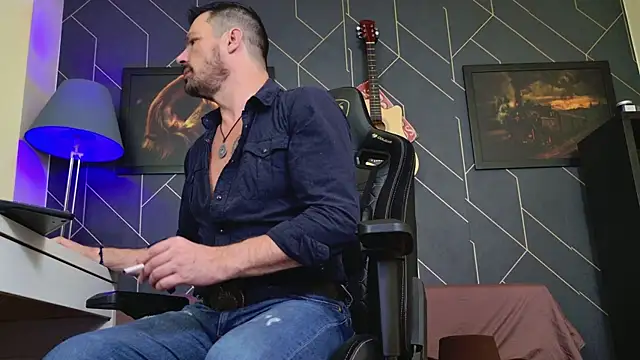 ChrisKox online show from December 4, 2025, 2:32 am